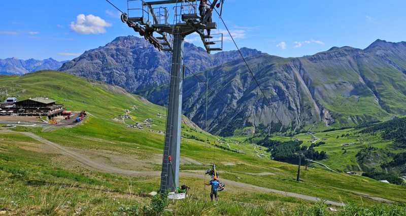 Smontaggio rulliere di seggiovia quadriposto