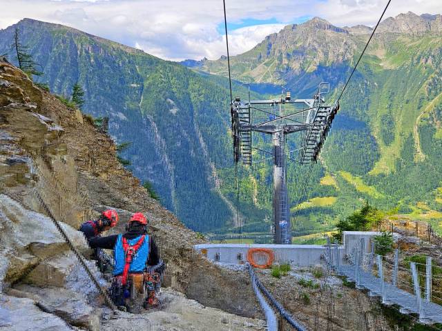 Installazione passerella di soccorso per l'eventuale evacuazione da impianto a fune