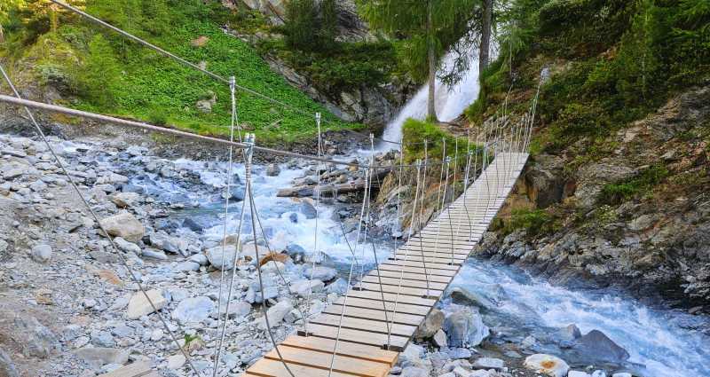 Manutenzione passerella su funi
